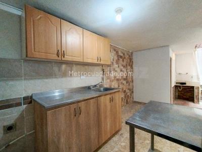 Apartamento de 2 alcobas en venta en Villa Hermosa, Medellín, 67 m² · foto 4 de 14