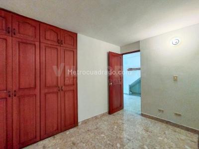 Apartamento de 2 alcobas en venta en Villa Hermosa, Medellín, 67 m² · foto 8 de 14