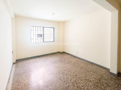 Casa de 4 alcobas en venta en Manrique, Medellín, 131 m² · foto 2 de 20