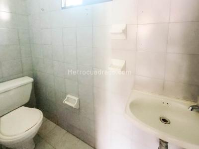 Casa de 4 alcobas en venta en Manrique, Medellín, 131 m² · foto 18 de 20