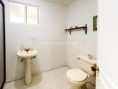 Casa de 5 alcobas en venta en Robledo, Medellín, 147 m² · foto 19 de 20