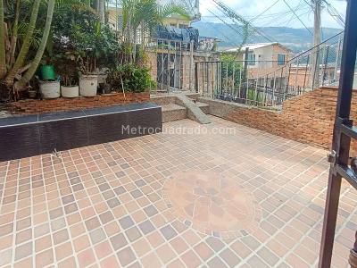 Casa de 2 alcobas en venta en San Javier, Medellín, 128 m² · foto 10 de 11