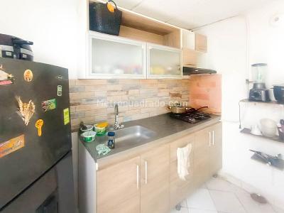 Casa de 3 alcobas en venta en Guayabal, Medellín, 43 m² · foto 3 de 12
