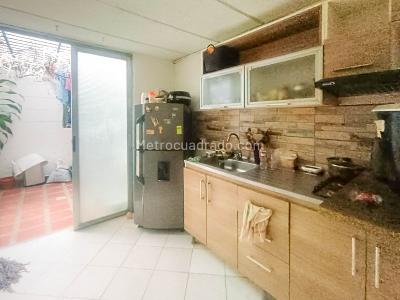 Casa de 3 alcobas en venta en Guayabal, Medellín, 43 m² · foto 4 de 12