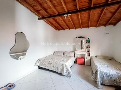 Apartamento de 2 alcobas en venta en La Floresta, Medellín, 58 m² · foto 4 de 10