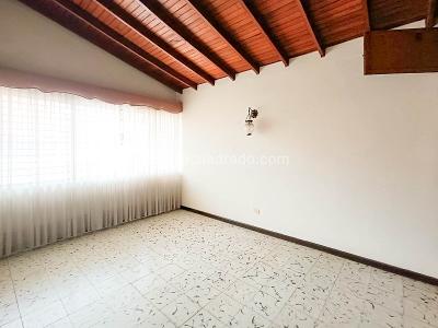 Casa de 5 alcobas en venta en Simon Bolivar, Medellín, 432 m² · foto 13 de 20