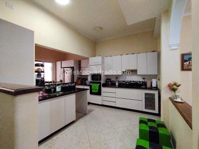 Casa de 5 alcobas en arriendo en Robledo, Medellín, 270 m² · foto 13 de 20