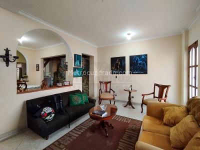 Casa de 5 alcobas en arriendo en Robledo, Medellín, 270 m² · foto 7 de 20