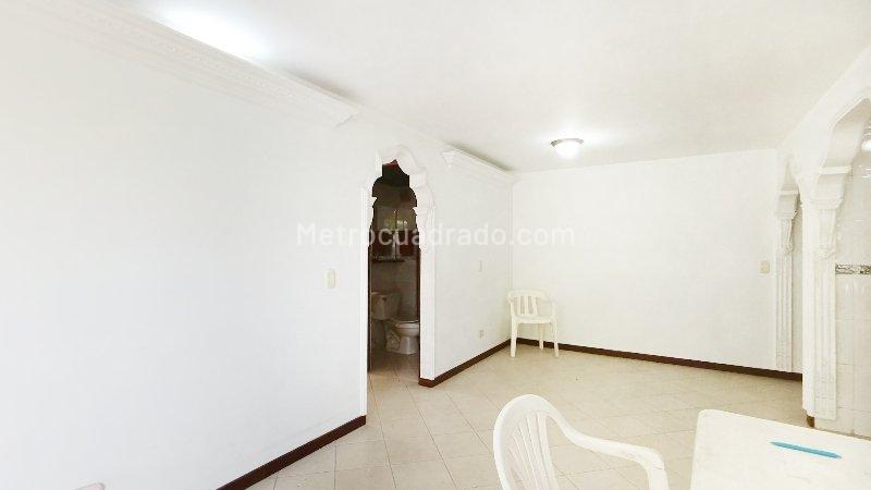 Bright 3BR Apartment with Pool in Sabaneta - 2