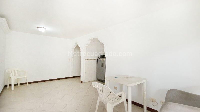 Bright 3BR Apartment with Pool in Sabaneta - 3