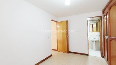 Apartamento de 3 alcobas en arriendo en Lorena, Medellín, 80 m² · foto 9 de 19