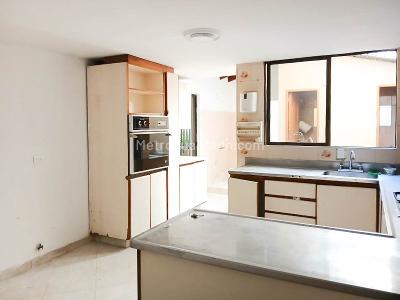 Casa de 5 alcobas en arriendo en El Velodromo, Medellín, 270 m² · foto 2 de 14