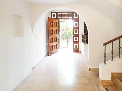 Casa de 5 alcobas en arriendo en El Velodromo, Medellín, 270 m² · foto 3 de 14