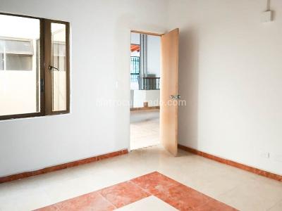 Casa de 5 alcobas en arriendo en El Velodromo, Medellín, 270 m² · foto 7 de 14