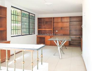 Casa de 5 alcobas en arriendo en El Velodromo, Medellín, 270 m² · foto 9 de 14