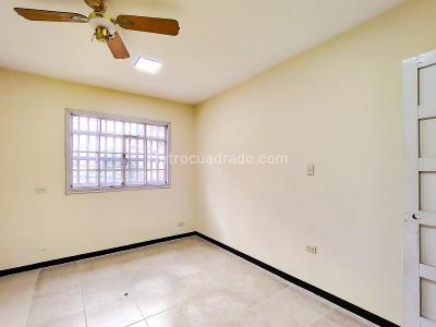 Casa de 3 alcobas en arriendo en Manrique Central No. 2, Medellín, 138 m² · foto 11 de 20