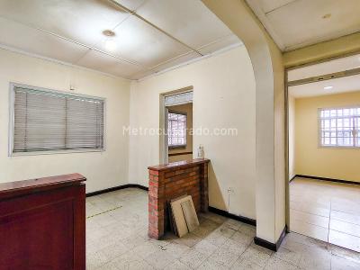 Casa de 3 alcobas en arriendo en Manrique Central No. 2, Medellín, 138 m² · foto 5 de 20