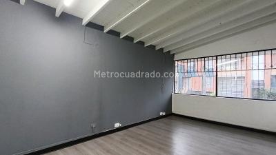 Casa de 3 alcobas en arriendo en La Castellana, Medellín, 350 m² · foto 2 de 16