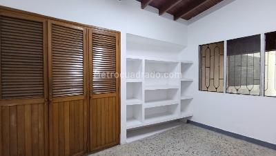 Casa de 3 alcobas en arriendo en La Castellana, Medellín, 350 m² · foto 7 de 16