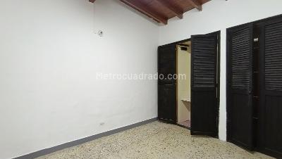 Casa de 3 alcobas en arriendo en La Castellana, Medellín, 350 m² · foto 8 de 16
