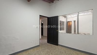 Casa de 3 alcobas en arriendo en La Castellana, Medellín, 350 m² · foto 9 de 16