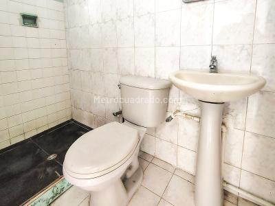 Apartamento de 2 alcobas en arriendo en La Almeria, Medellín, 60 m² · foto 10 de 11