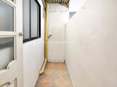 Apartamento de 2 alcobas en arriendo en La Almeria, Medellín, 60 m² · foto 9 de 11