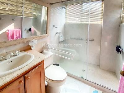 Apartamento de 3 alcobas en venta en Laureles, Medellín, 167 m² · foto 11 de 12