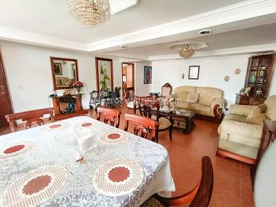 Apartamento de 3 alcobas en venta en Laureles, Medellín, 167 m² · foto 3 de 12