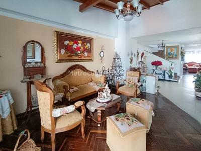 Apartamento de 5 alcobas en venta en Los Colores, Medellín, 256 m² · foto 13 de 20