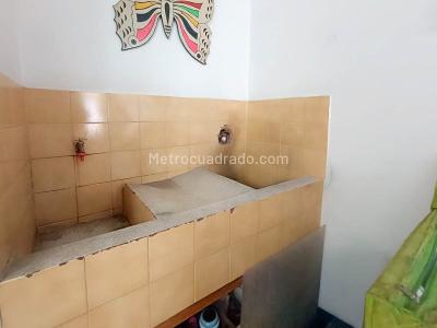 Apartamento de 5 alcobas en venta en Los Colores, Medellín, 256 m² · foto 19 de 20