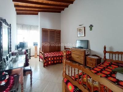 Apartamento de 5 alcobas en venta en Los Colores, Medellín, 256 m² · foto 2 de 20