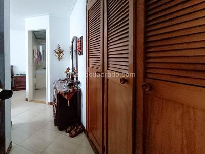 Apartamento de 5 alcobas en venta en Los Colores, Medellín, 256 m² · foto 4 de 20