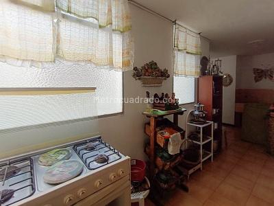 Apartamento de 5 alcobas en venta en Los Colores, Medellín, 256 m² · foto 7 de 20