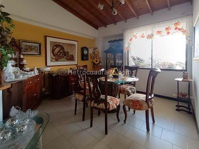 Apartamento de 5 alcobas en venta en Los Colores, Medellín, 256 m² · foto 9 de 20