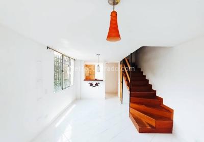 Casa de 3 alcobas en venta en Robledo Parque, Medellín, 160 m² · foto 2 de 20