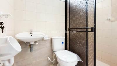 Apartamento de 4 alcobas en arriendo en Castilla, Medellín, 95 m² · foto 14 de 15