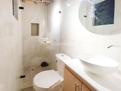 Apartaestudio en venta en Campo Valdes, Medellín, 33 m² · foto 5 de 7