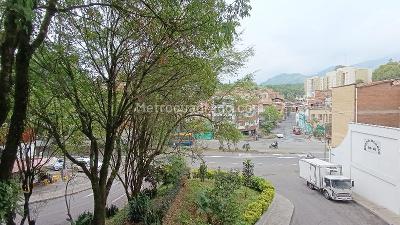 Apartamento de 3 alcobas en arriendo en La America, Medellín, 80 m² · foto 4 de 18