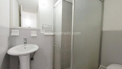 Apartamento de 3 alcobas en arriendo en La America, Medellín, 80 m² · foto 16 de 18