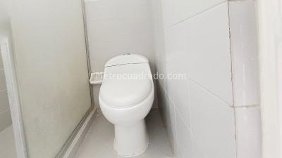 Apartamento de 3 alcobas en arriendo en La America, Medellín, 80 m² · foto 17 de 18