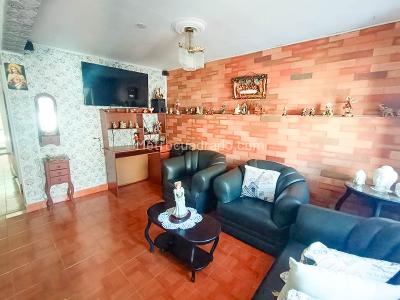 Casa de 5 alcobas en venta en San Javier, Medellín, 92 m² · foto 2 de 14