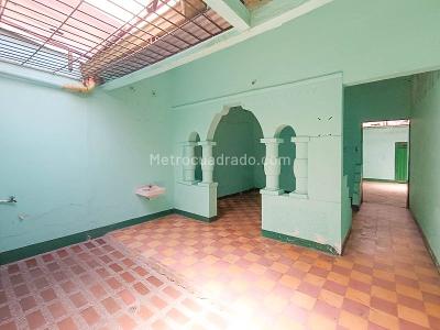 Casa de 2 alcobas en venta en La America, Medellín, 200 m² · foto 2 de 20