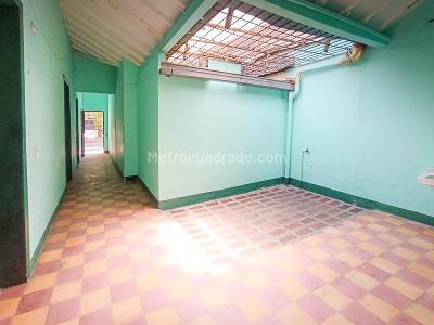 Casa de 2 alcobas en venta en La America, Medellín, 200 m² · foto 3 de 20