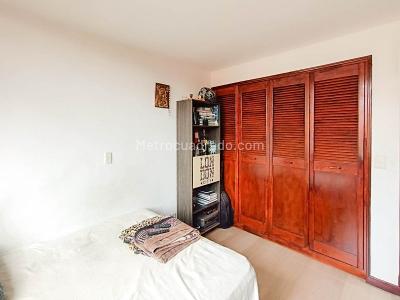 Apartamento de 3 alcobas en venta en Conquistadores, Medellín, 127 m² · foto 10 de 18