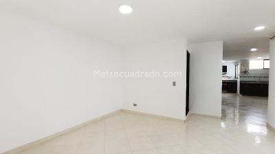 Apartamento en arriendo en La America, Medellín · foto 2 de 18