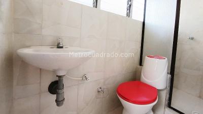 Apartamento de 2 alcobas en arriendo en La America, Medellín, 50 m² · foto 9 de 11