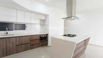 Apartamento de 3 alcobas en arriendo en Calasanz, Medellín, 84 m² · foto 2 de 20