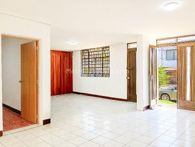 Casa de 4 alcobas en arriendo en America Niza, Medellín, 210 m² · foto 1 de 20