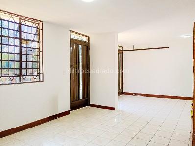 Casa de 4 alcobas en arriendo en America Niza, Medellín, 210 m² · foto 2 de 20